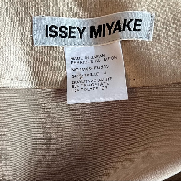 Vintage AW 2004 Issey Miyake Gold satin handkerchief skirt - Picture 6 of 7